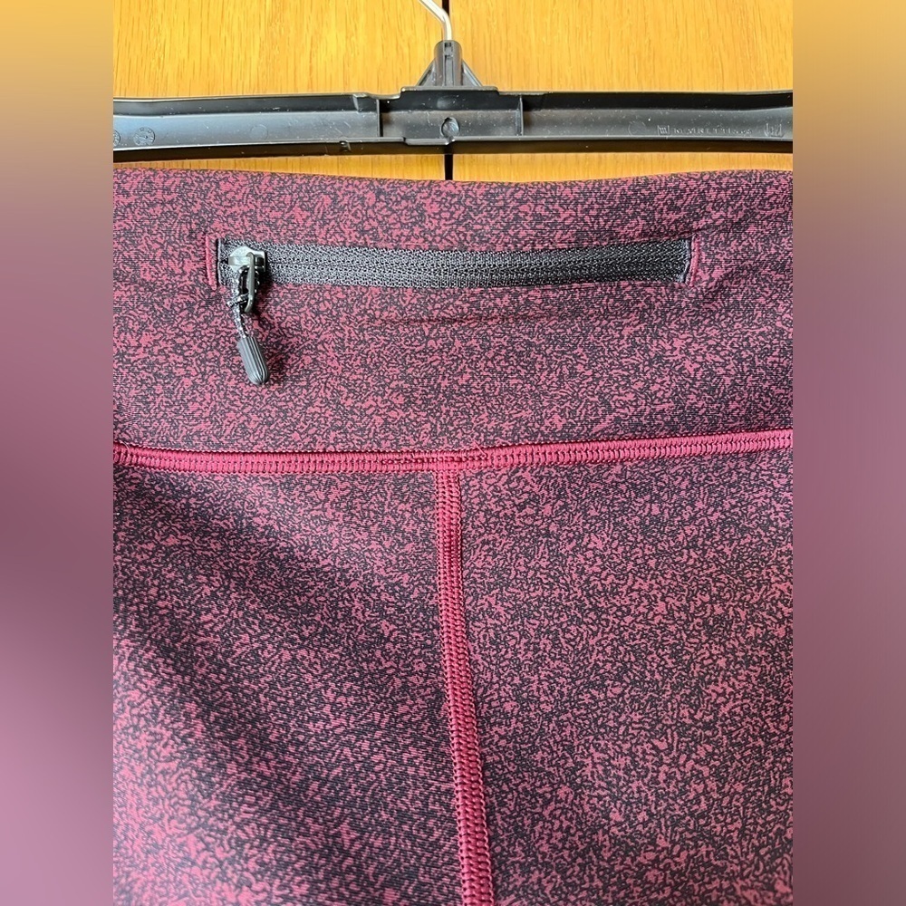 Lululemon Women’s Tight Stuff II-Reflective Details on Bottom of Leggings-Size 8 - Picture 4 of 12